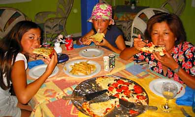 http://www.anguilla-beaches.com/images/MNY-pizza-at-arawak.jpg