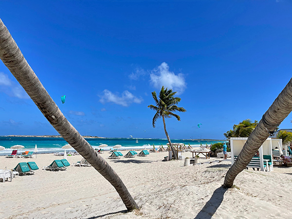 La Playa Restaurant & Bar