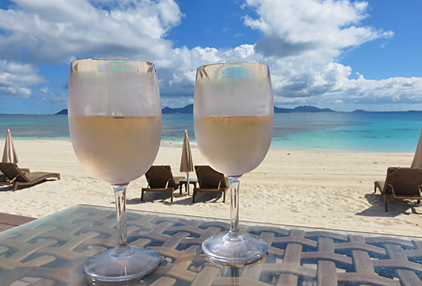 glasses of rosé enjoyed at the reef breezes