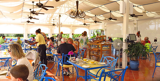 cafe med breakfast room at cuisinart