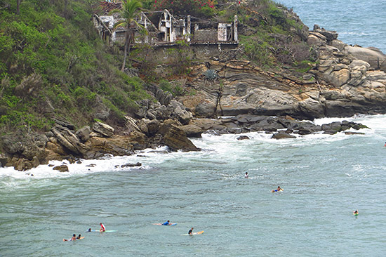 carrizalillo surfers in puerto escondido