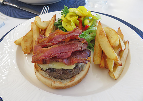 the bacon cheeseburger at covecastles for lunch
