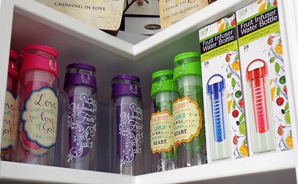 infuser water bottles from the gift box