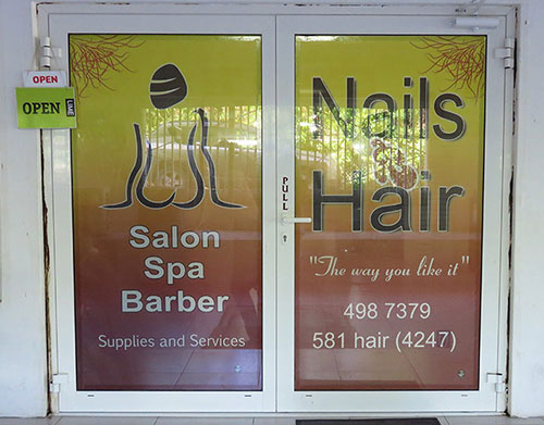 nails-r-har salon entrance