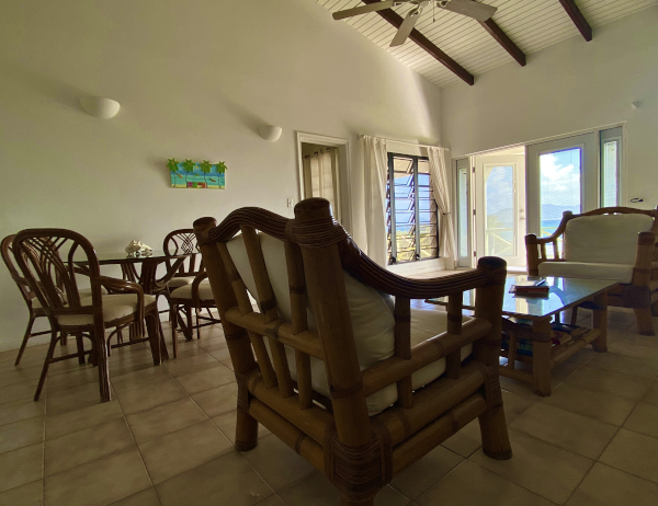 living room area ferryboat inn room