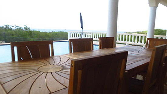 outdoor dining at villa kiki
