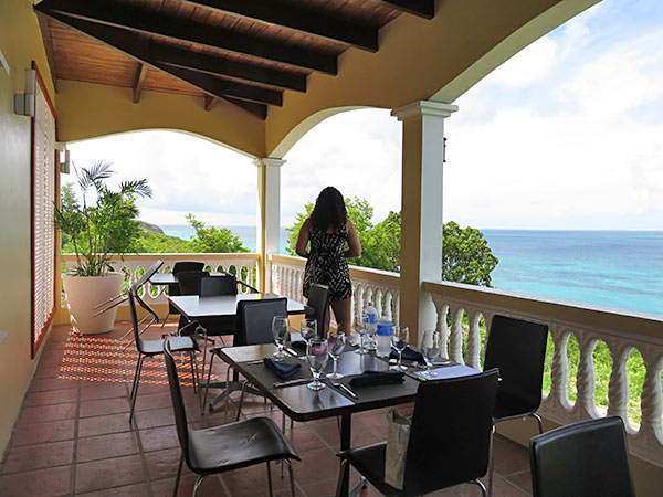 patio at romneys restaurant and bar