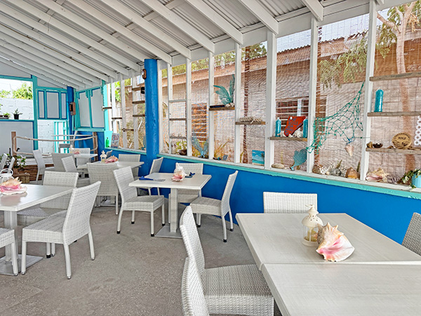 Sailor's Compass: Greek Cuisine on Sandy Ground