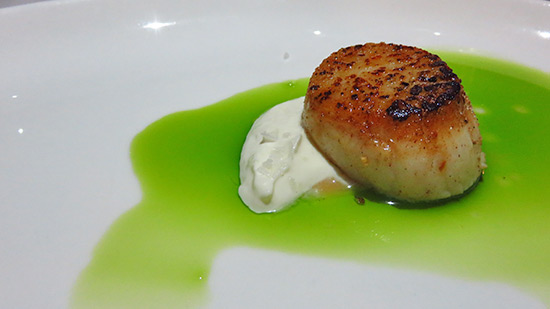 seared maine scallop at cuisinart