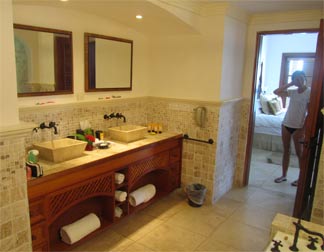 St. Lucia resorts Cap Maison master bathroom