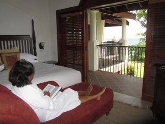 St. Lucia resorts Cap Maison master bedroom