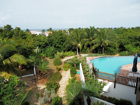 path to beach from twin palms villas