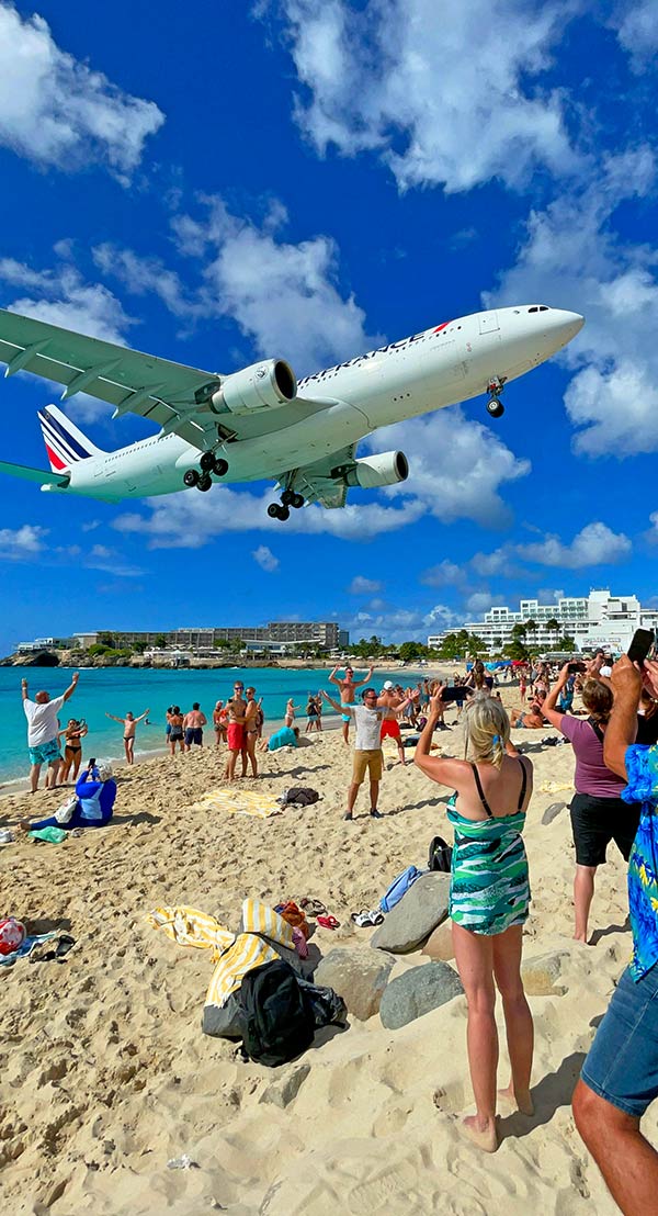 air france landing at SXM over maho beach at princess juliana airport