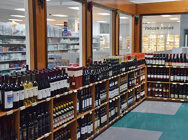 wine and spirits at albert lakes