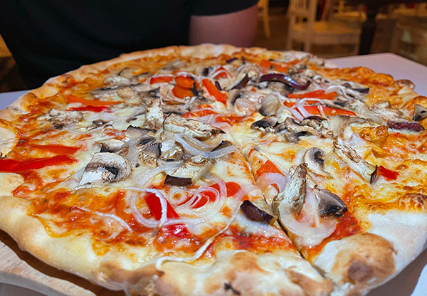 all dressed pizza at Buonanotte in Sint Maarten