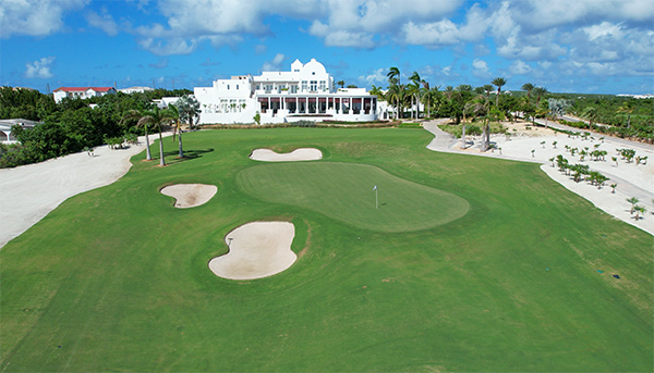 the 18th hole green at aurora international golf club