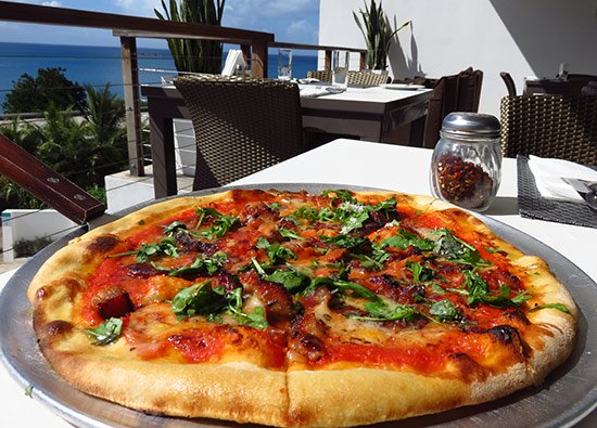 bellisima pizza at blue bar