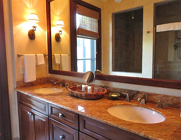 lower master bathroom at bird of paradise villa