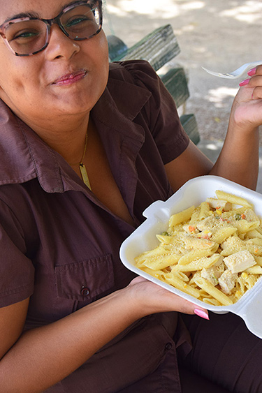 cassie enjoying her chicken pasta from hungrys