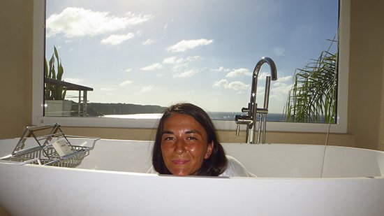 ducking into the tub at CéBlue