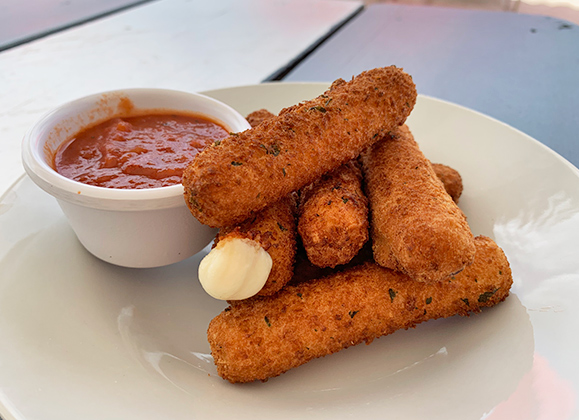 mozzarella sticks served at uncle ernies