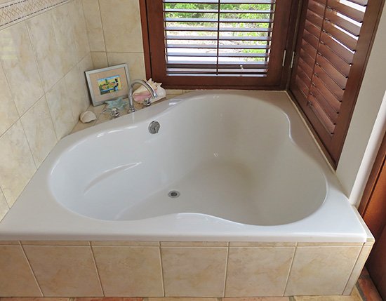 luxurious jacuzzi tub at twin palms villas coconut palm