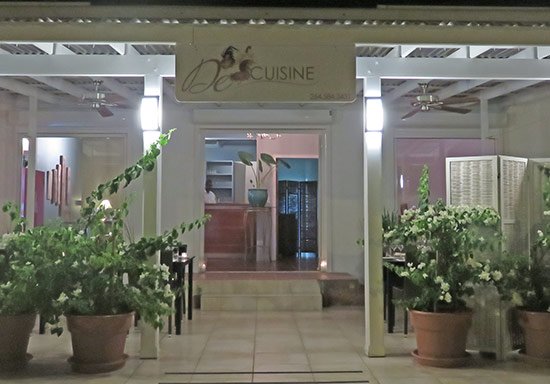 the entrance at de cuisine