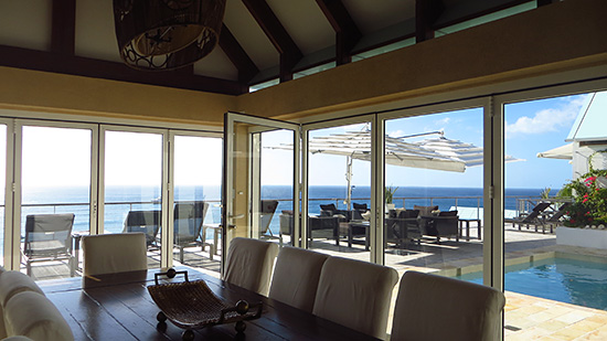 dining room in the CéBlue villas