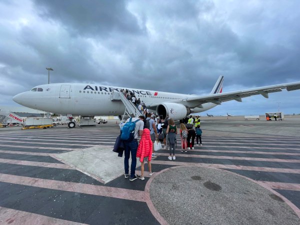 air france jumbo jet, st.maarten tarmac  