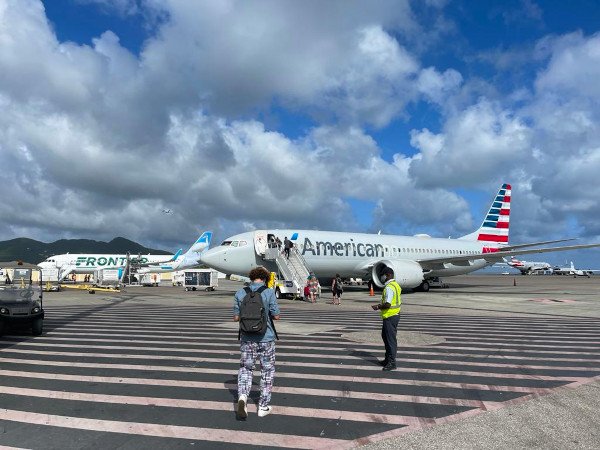  American Airlines on Princess Juliana Airport tarmac 