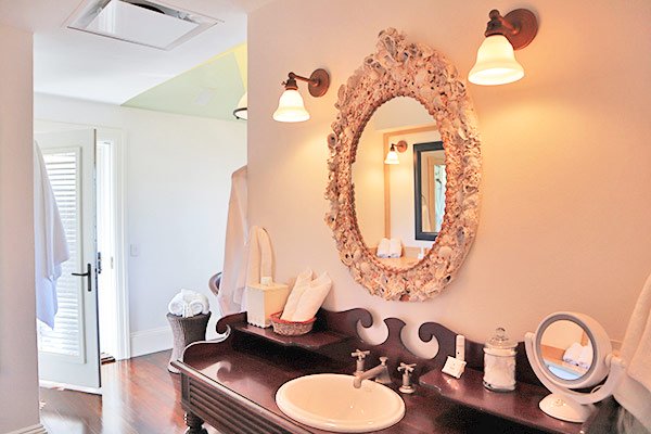 Second floor bathroom in guest house Ananda at Santosha Villa Estate on Long Bay
