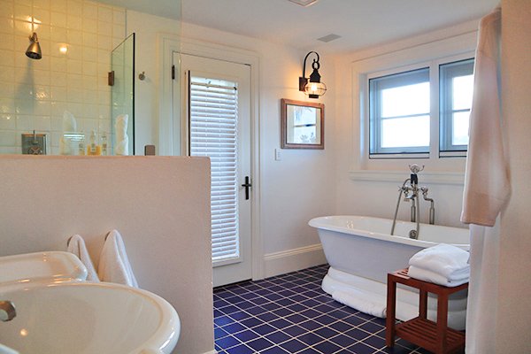 Bathroom in guest house Bhakti at Santosha Villa Estate on Long Bay