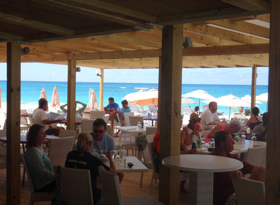 Shoal Bay Anguilla restaurant, Madeariman, tables