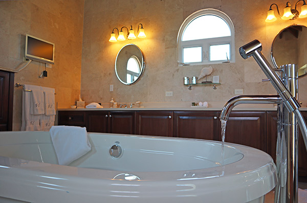 master ensuite at villa soleil