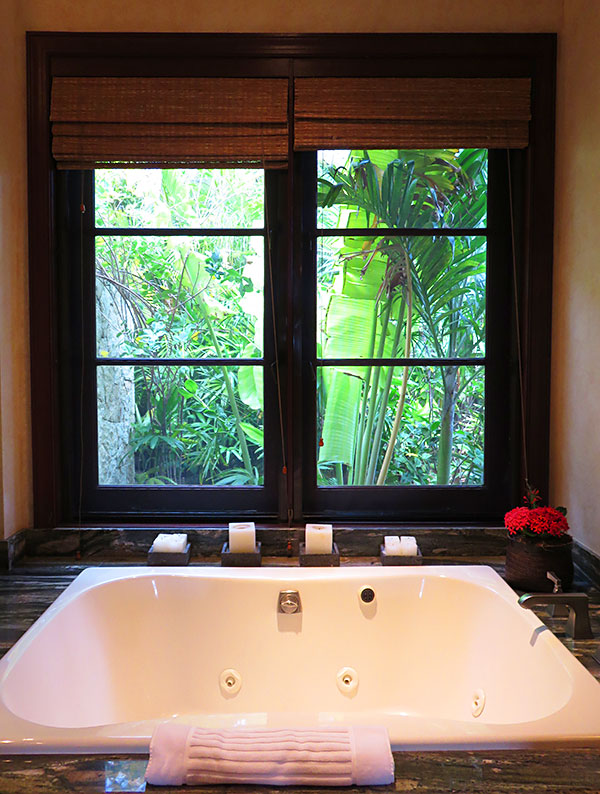 master suite tub at bird of paradise villa