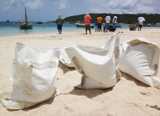 sandbags on de tree sailing boat