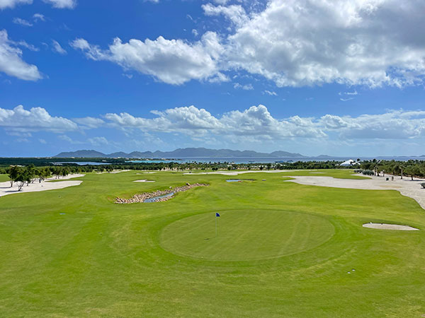 the 18th hole green at aurora international golf club