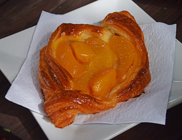 peach puff right out the oven at le bon pain