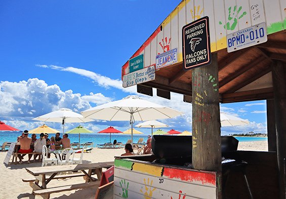 Sunshine Shack beachbar N Grill area and seating