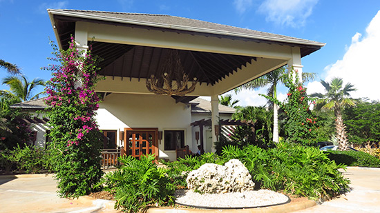 welcome desk at zemi beach