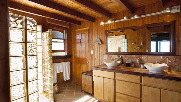 guest bedroom bathroom at wesley house