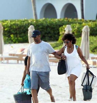 Denzel and Wife, In Anguilla For His Birthday <br><small>credit:theybf.com</small>